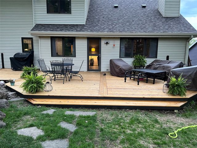 2809 68th Street, Urbandale, IA 50322