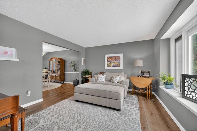 2809 68th Street, Urbandale, IA 50322