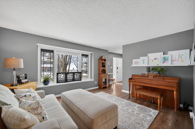 2809 68th Street, Urbandale, IA 50322