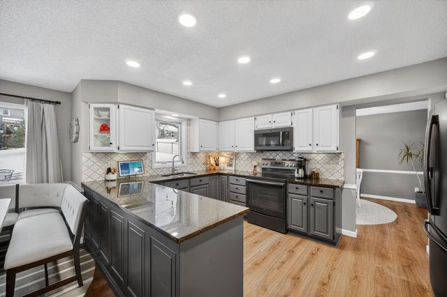 2809 68th Street, Urbandale, IA 50322