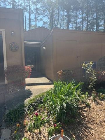 831 Lake Hollow Boulevard SW, Marietta, GA 30064