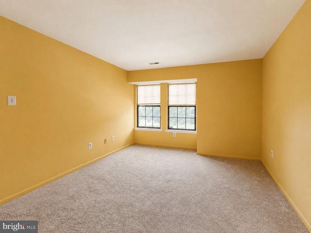 19 SUMMIT CT, Marlton, NJ 08053