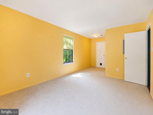 19 SUMMIT CT, Marlton, NJ 08053