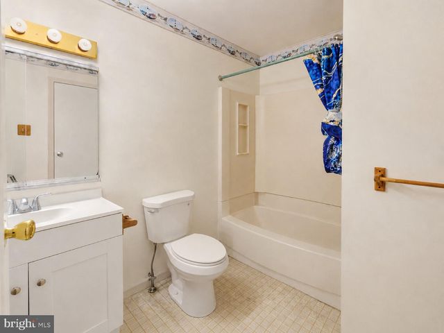 19 SUMMIT CT, Marlton, NJ 08053