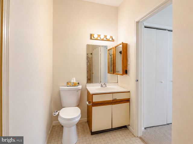 19 SUMMIT CT, Marlton, NJ 08053