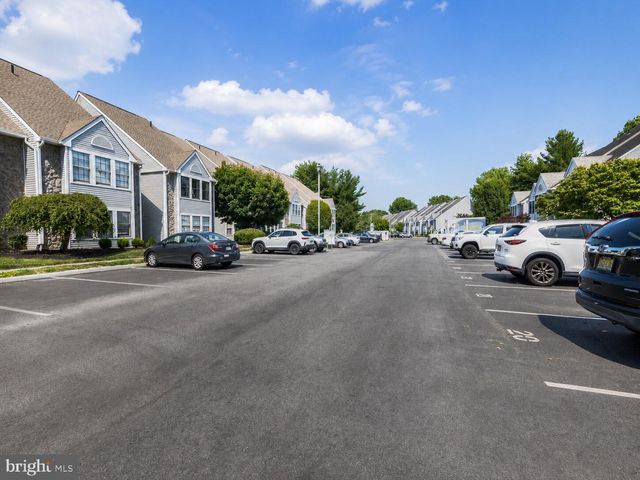 19 SUMMIT CT, Marlton, NJ 08053