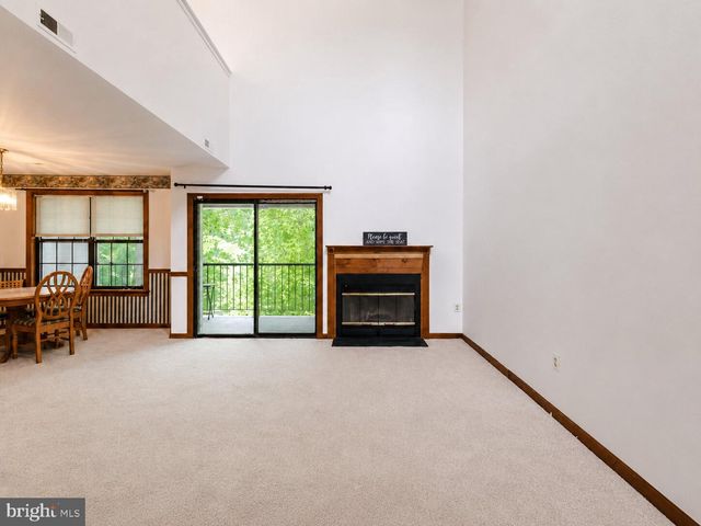 19 SUMMIT CT, Marlton, NJ 08053