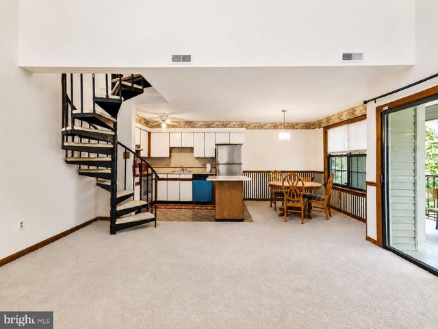 19 SUMMIT CT, Marlton, NJ 08053