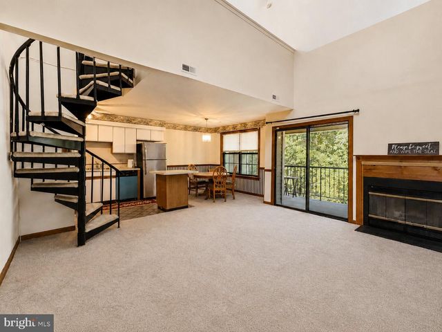 19 SUMMIT CT, Marlton, NJ 08053