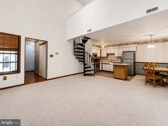 19 SUMMIT CT, Marlton, NJ 08053