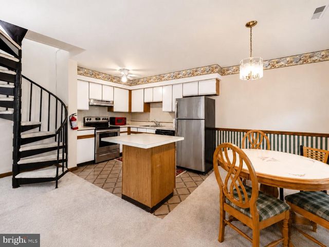 19 SUMMIT CT, Marlton, NJ 08053