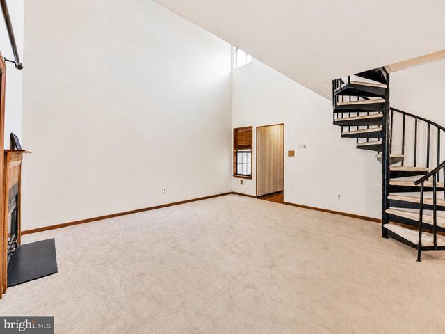 19 SUMMIT CT, Marlton, NJ 08053