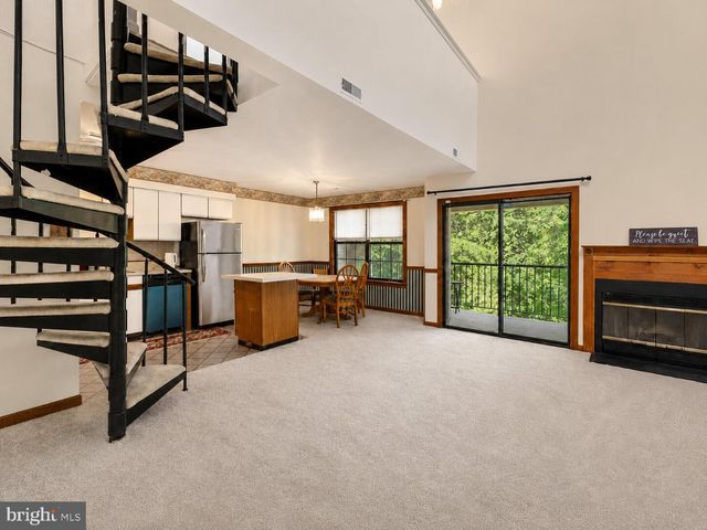 19 SUMMIT CT, Marlton, NJ 08053