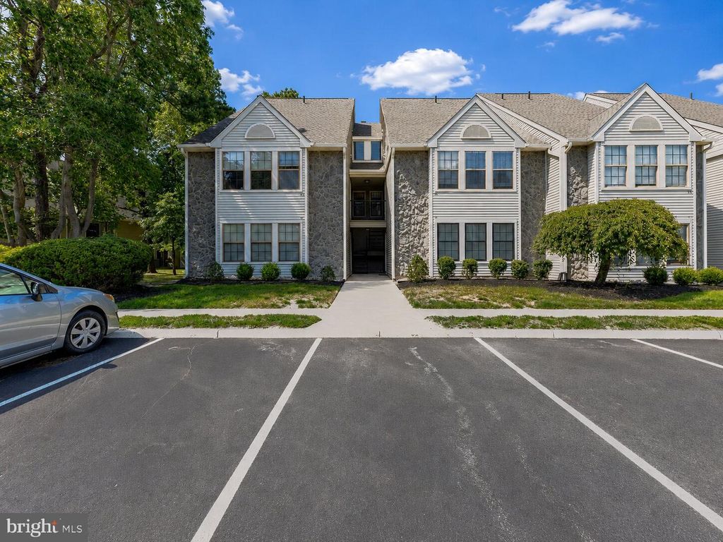 19 SUMMIT CT, Marlton, NJ 08053