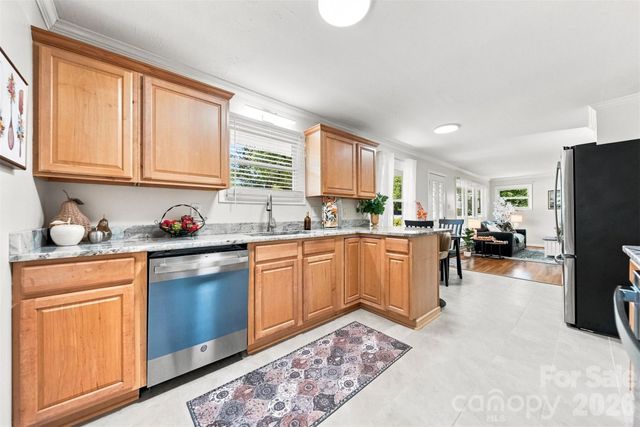 1518 11th Street NW, Hickory, NC 28601
