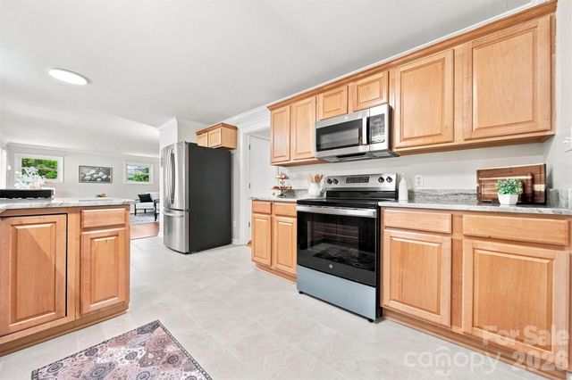 1518 11th Street NW, Hickory, NC 28601