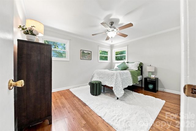 1518 11th Street NW, Hickory, NC 28601