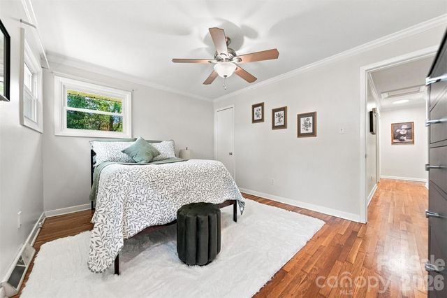 1518 11th Street NW, Hickory, NC 28601