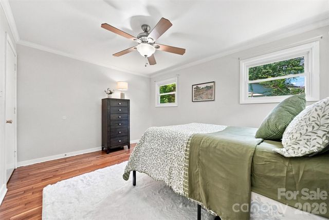 1518 11th Street NW, Hickory, NC 28601