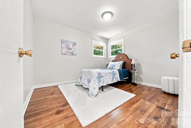 1518 11th Street NW, Hickory, NC 28601