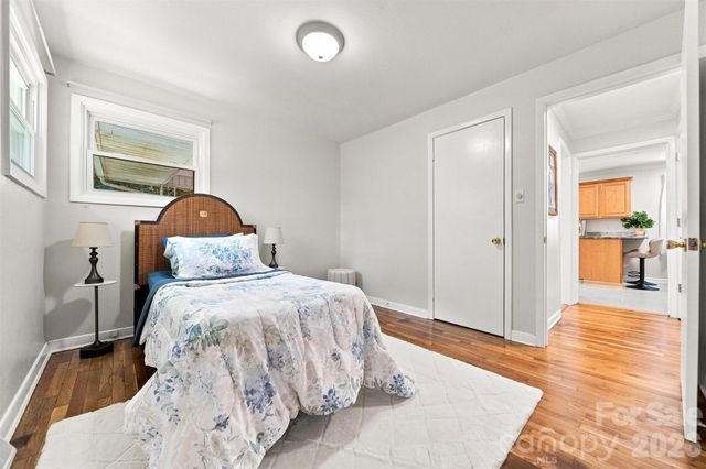 1518 11th Street NW, Hickory, NC 28601