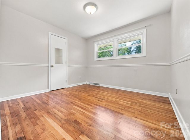1518 11th Street NW, Hickory, NC 28601