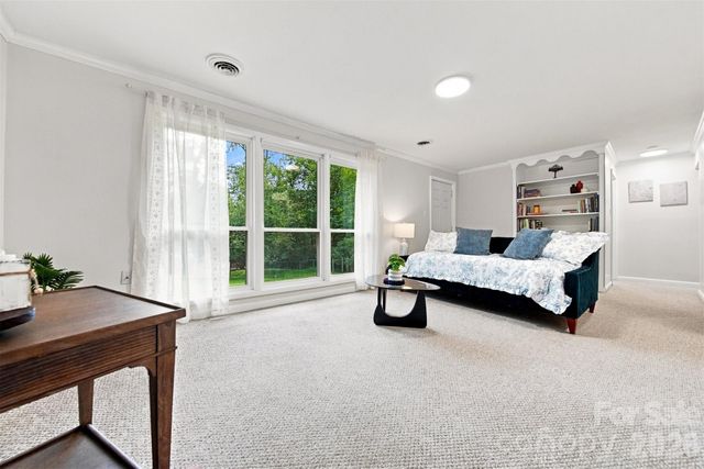 1518 11th Street NW, Hickory, NC 28601