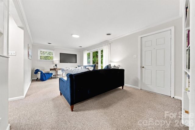 1518 11th Street NW, Hickory, NC 28601