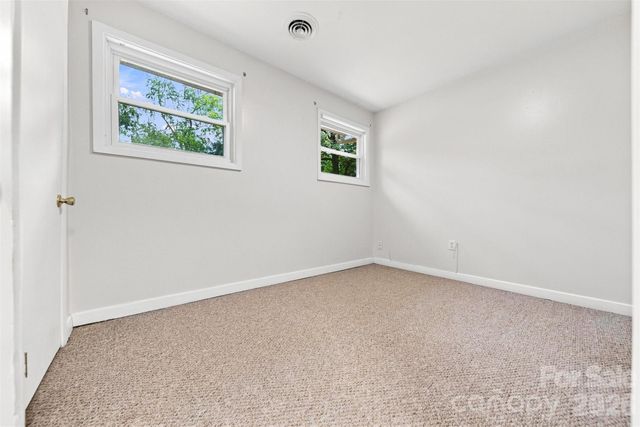 1518 11th Street NW, Hickory, NC 28601
