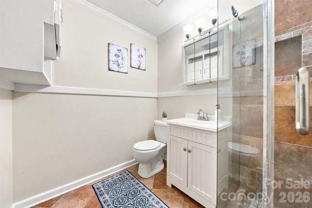 1518 11th Street NW, Hickory, NC 28601