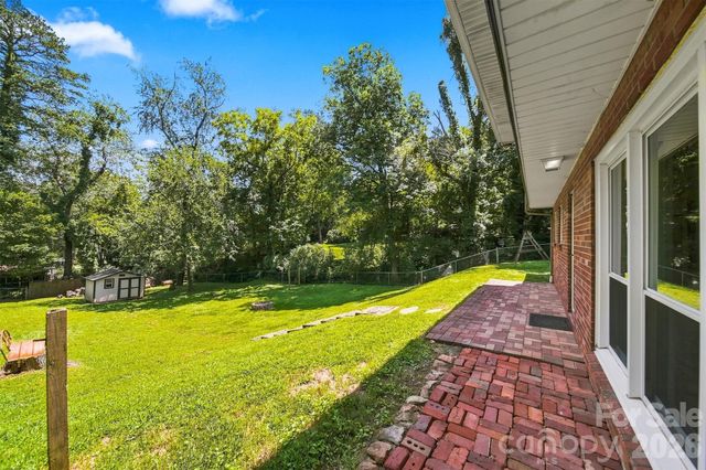 1518 11th Street NW, Hickory, NC 28601