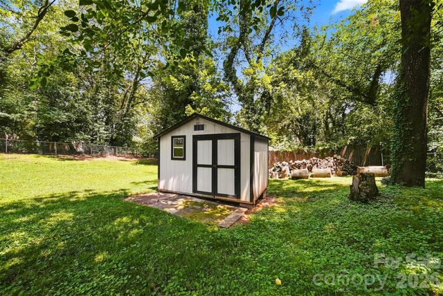 1518 11th Street NW, Hickory, NC 28601