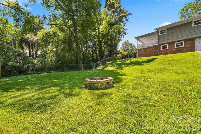 1518 11th Street NW, Hickory, NC 28601