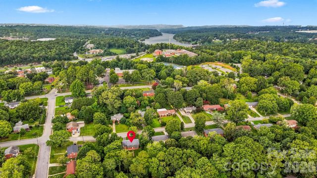 1518 11th Street NW, Hickory, NC 28601