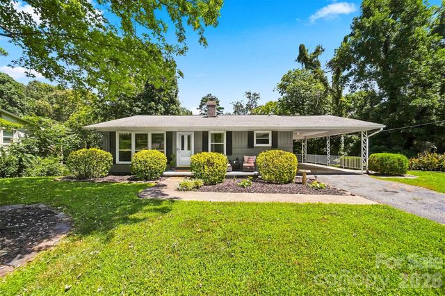 1518 11th Street NW, Hickory, NC 28601