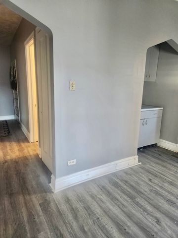 8017 S Maryland Avenue, Chicago, IL 60619