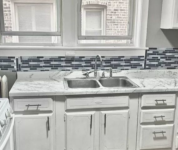 8017 S Maryland Avenue, Chicago, IL 60619