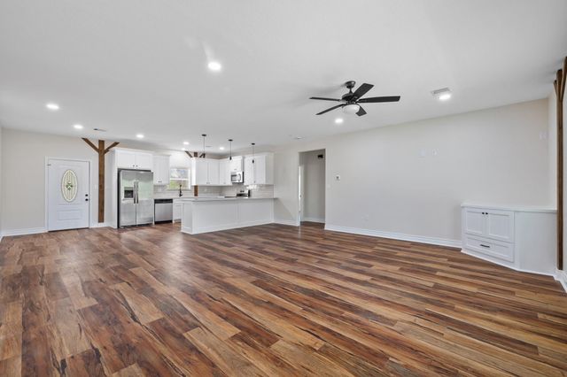 9309 Ave C, Liverpool, TX 77577