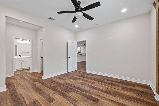 9309 Ave C, Liverpool, TX 77577