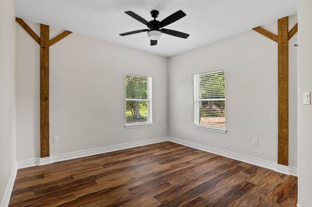 9309 Ave C, Liverpool, TX 77577