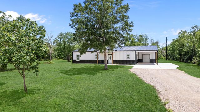 9309 Ave C, Liverpool, TX 77577