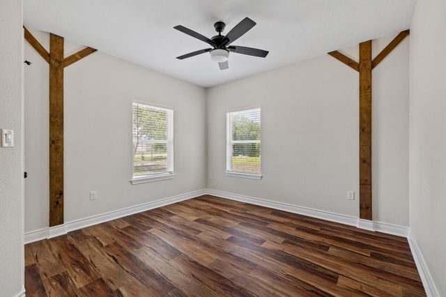 9309 Ave C, Liverpool, TX 77577