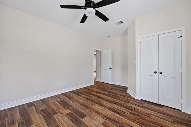 9309 Ave C, Liverpool, TX 77577