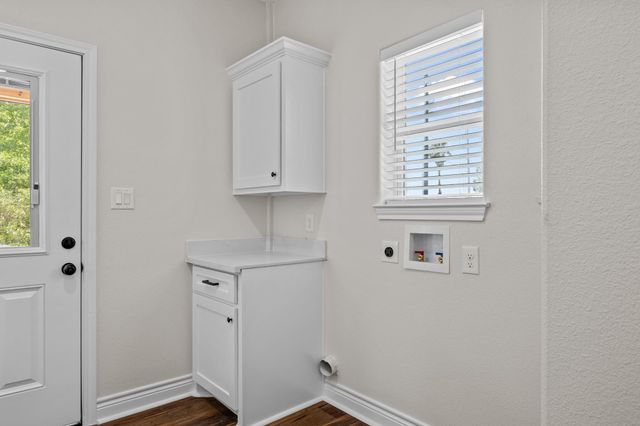 9309 Ave C, Liverpool, TX 77577