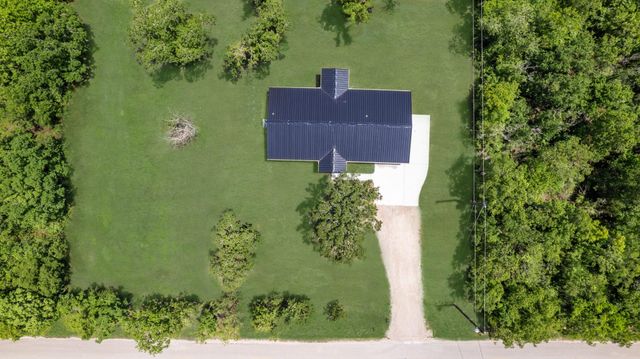 9309 Ave C, Liverpool, TX 77577