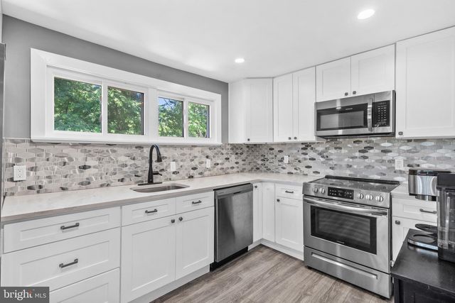 2304 BALDWIN RUN DR, Aston, PA 19014