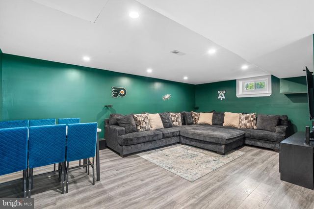 2304 BALDWIN RUN DR, Aston, PA 19014