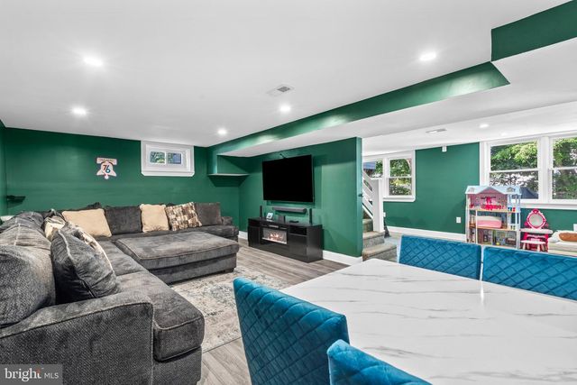 2304 BALDWIN RUN DR, Aston, PA 19014