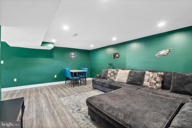2304 BALDWIN RUN DR, Aston, PA 19014