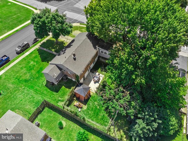2304 BALDWIN RUN DR, Aston, PA 19014